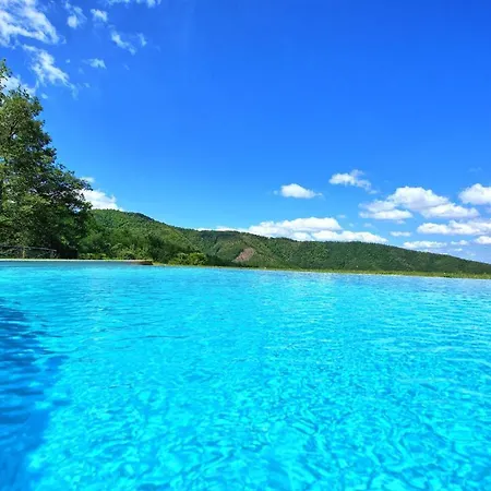 Sleeps 4 Pool Wifi Cortona