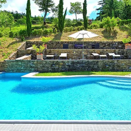 Sleeps 4 Pool Wifi *