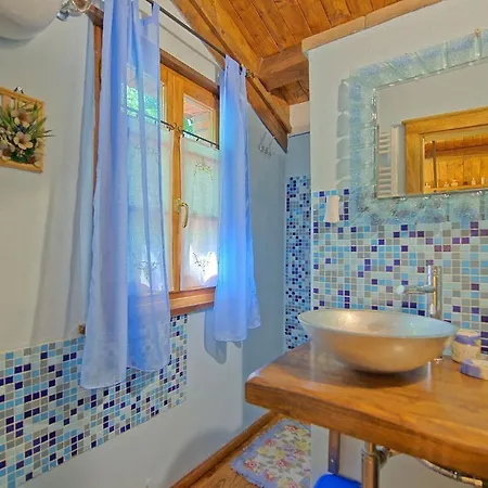 Sleeps 4 Pool Wifi Villa