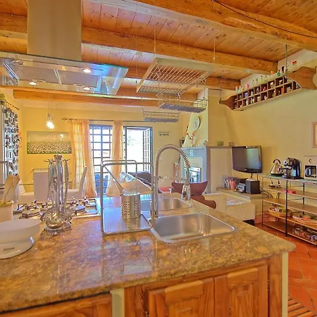 Villa Sleeps 4 Pool Wifi *
